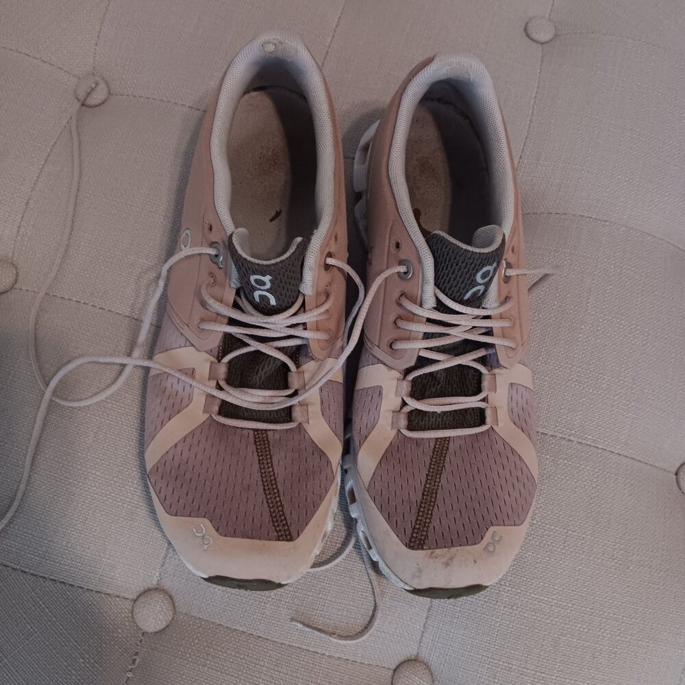 On Cloud 5 womans size 9 Rosebrown / Fog running shoes - Picture 3 of 8